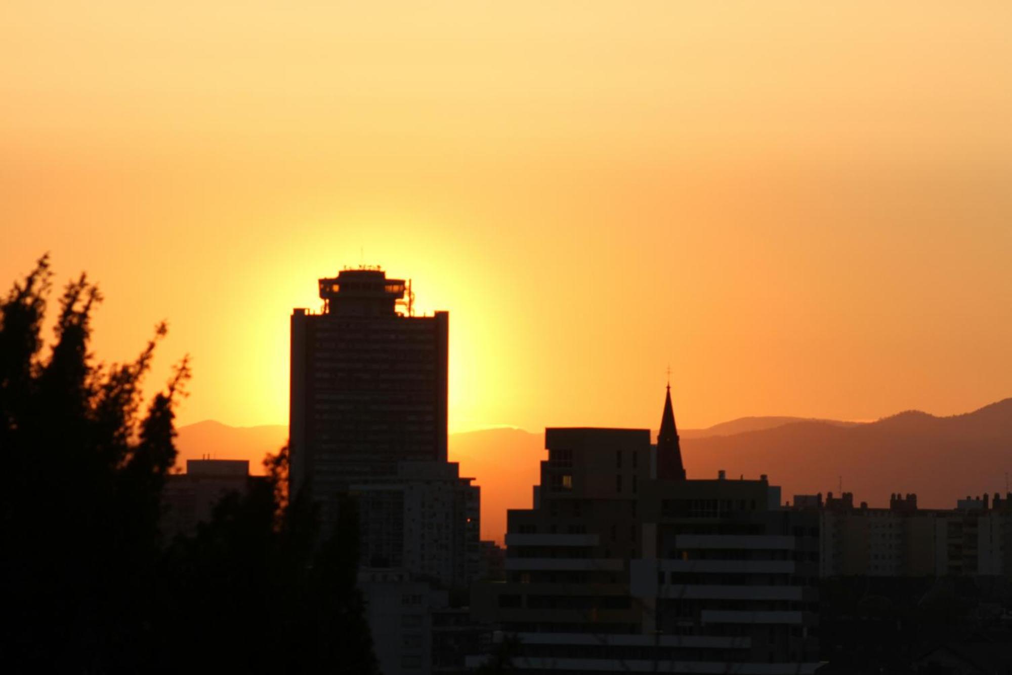 Mulhouse, Urban Family Nest Apartman Kültér fotó